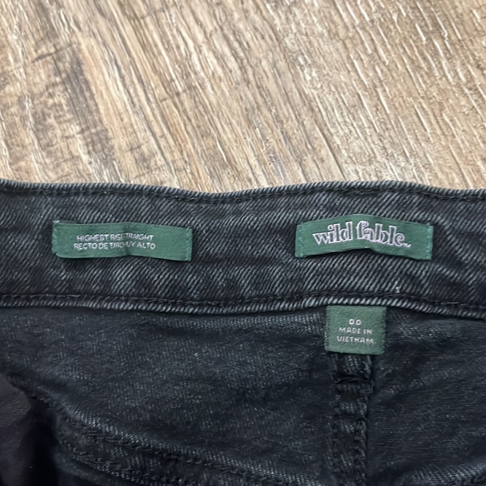 black distressed mom jeans - Picture 4 of 5